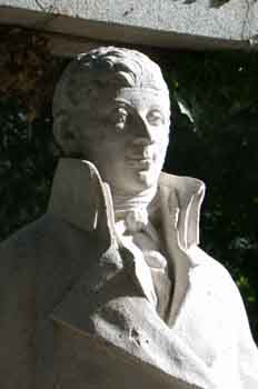 Estatua de Francisco de Paula Martí Mora