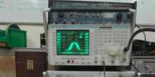 Analizador de espectros mostrando señal modulada en FM