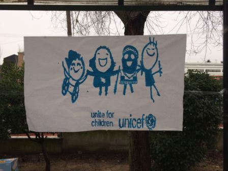 2017_01_MONTANDO EL MERCADILLO SOLIDARIO 14