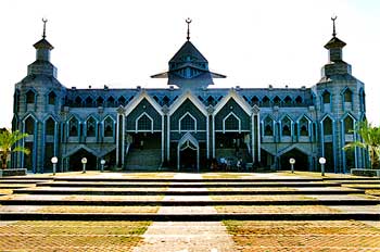 Mezquita principal en Makasar, Sulawesi, Indonesia