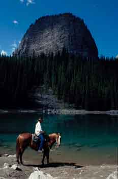 Hombre a caballo, Montañas Rocosas (Canadá)