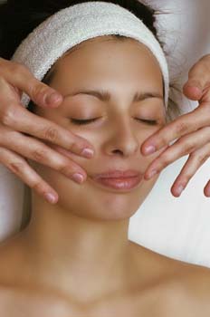 Limpieza facial: frotaciones cigomaticos