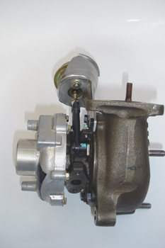 Turbo compresor de geometría variable. Vista del actuador neumát