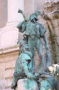 Estatua de cazadores en la plaza del Castillo de Buda, Budapest,