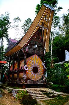 Construcción funeraria Toraja, Sulawesi, Indonesia