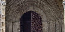 Portada de acceso. Iglesia de Roda de Isábena, Huesca