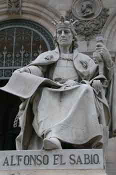Estatua del Alfonso X el Sabio, rey de Castilla y de León