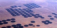 Sistemas de riego en el desierto de Arabia Saudí