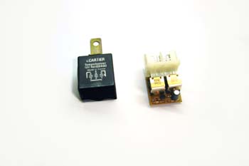 Relé temporizador para cierre centralizado. Detalle interior