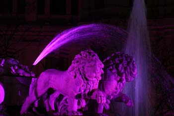 Iluminación de la fuente de Cibeles con motivo de la Boda Real