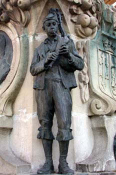 Escultura de un gaitero, Villaviciosa, Principado de Asturias