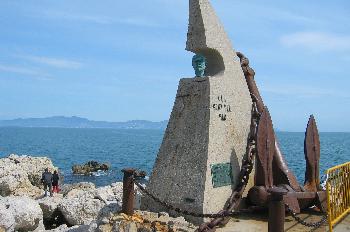 Monumento a la gente del mar en el puerto de L´Escala, Gerona