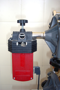 Alineador de dirección. Montaje del sensor sobre la mordaza de r