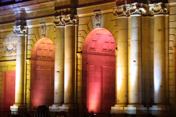 Arcos de la Puerta de Alcalá iluminados