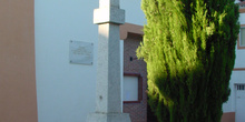 Monumento de cruz en Sevilla la Nueva