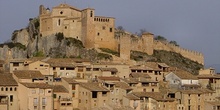 Vista de las fortificaciones de la Colegiata de Alquezar. Huesca
