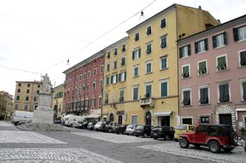 Piazza Alberica, Carrara (panorámica)