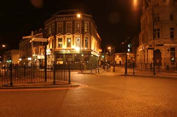 Pub inglés de noche