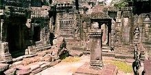 Plaza interior de templo en Angkor, Camboya