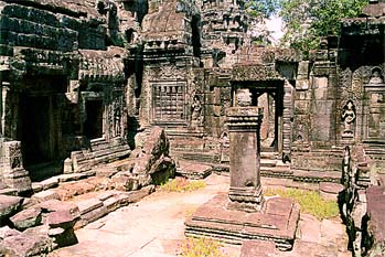 Plaza interior de templo en Angkor, Camboya