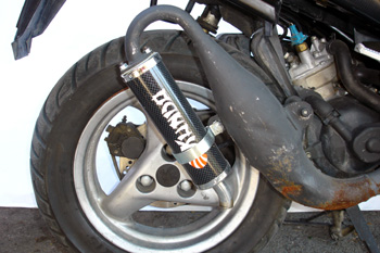 Ciclomotor. Sistema de escape y silencioso