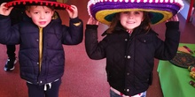 Infantil 3 años y 1º de Primaria visitan los expositores del la "Vuelta al Mundo" 11