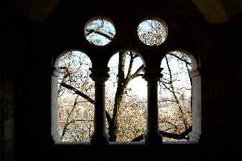 Ventana en la galería del Bastión de los Pescadores, Budapest, H