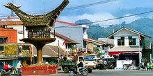 Decoración en las calles de Rantepao, Sulawesi, Indonesia