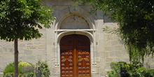 Puerta de iglesia en Galapagar