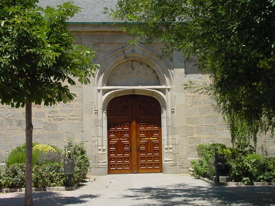 Puerta de iglesia en Galapagar