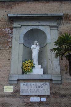 Estatua de la Virgen de la Almudena, Madrid