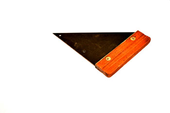 Cartabón de madera y metal