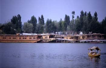 Hoteles flotantes en el lago Dal de Srinagar, Jammu y Cachemira,