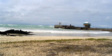 Playa y muelle en Puerto  Villamil en la Isla Isabela, Ecuador