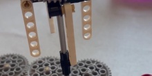 Programa con MakeCode tu placa microbit para girar un motor y elevar las palas de una hélice a la horizontal