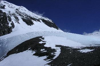 Escalón de nieve en el Collado Sur