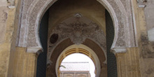 Portada con Patio de los Naranjos al fondo, Mezquita de Córdoba,