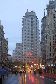 Vista de la Torre de Madrid desde la Gran Vía