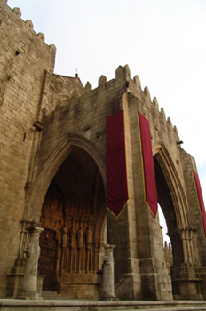 Pórtico de entrada de la Catedral de Tuy, Pontevedra, Galicia