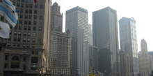 Vista de edificios desde Chicago River, Chicago, Estados Unidos