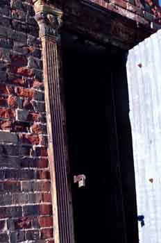 Puerta de un edificio