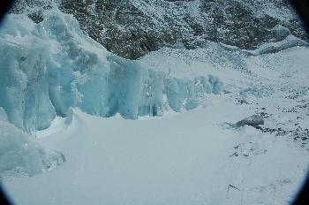 Paredes de hielo en glaciar