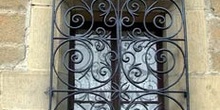 Ventana enrejada