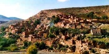 Pueblo con construcciones de adobe, Marrakech