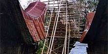 Proceso de construcción de una casa Toraja, Sulawesi, Indonesia