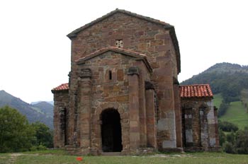 Pórtico de la Iglesia de Santa Cristina de Lena, Lena, Principad