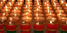 Velas para orar, Medam, Sumatra, Indonesia