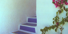 Escalera de una casa de Santorini, Grecia