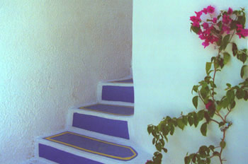 Escalera de una casa de Santorini, Grecia