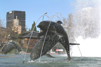 Detalle Fuente de los Delfines, Madrid